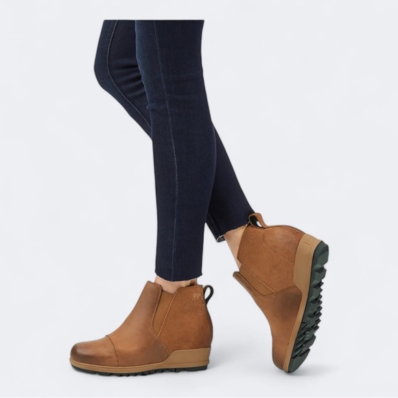SOREL Evie ll Chelsea Boot in Velvet /Tan NIB - Picture 1 of 8